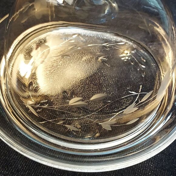 Dome covered butter dish cheese dish etched glass vintage - Picture 9 of 11